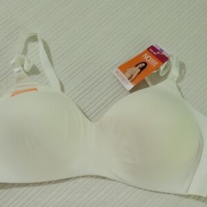 Warner's Cream Smooth Molded Cup Bra